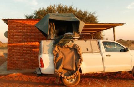 "Abenteuerliche Reise: Mit dem Camper und Dachzelt durch (Foto: AdobeStock - Simone 239516993)