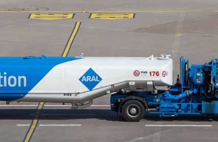 Irankrieg treibt Spritpreise, Europas Kerosinvorräte drohen erschöpft zu (Foto: AdobeStock - Tobias Arhelger - 288129206)
